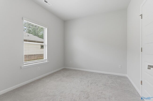 Building Photo - 15007 Greenleaf Dr