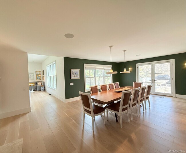 Building Photo - 323 Division St