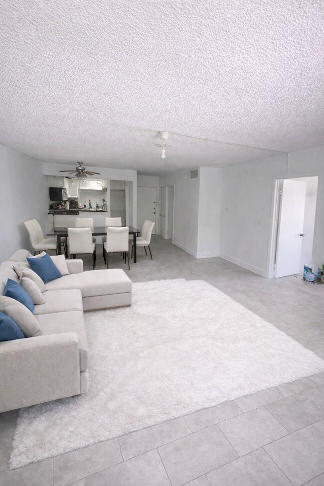 Building Photo - 1220 71st St