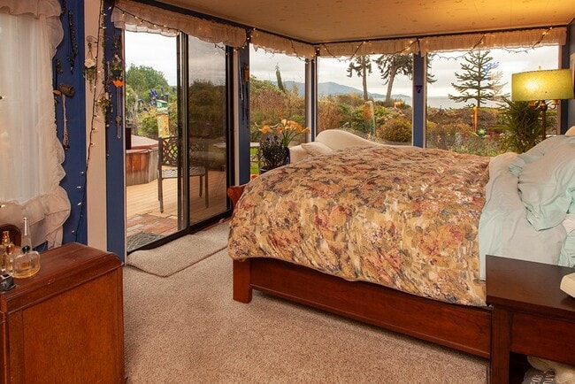 Building Photo - 3805 Marine Way
