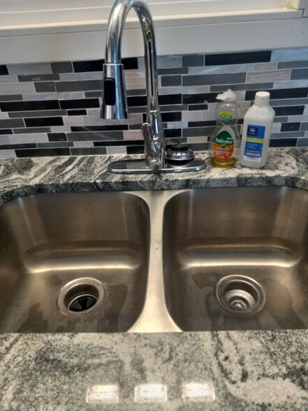 Building Photo - 10 9th Ave