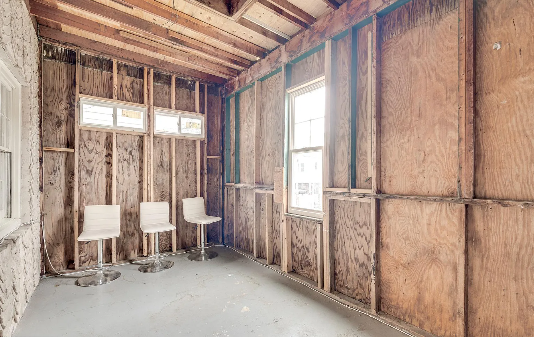 Building Photo - 1217 Raum St NE
