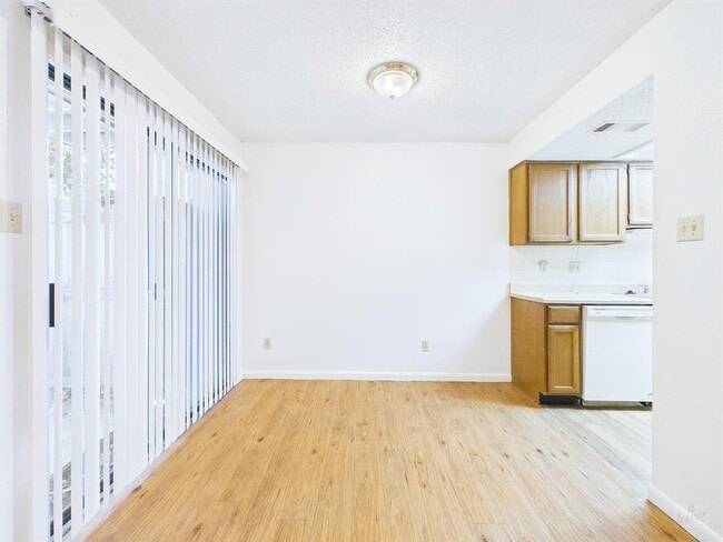 Building Photo - 8502 Lyndon Ln