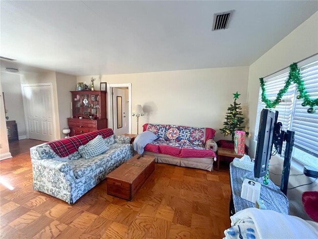 Building Photo - 4018 NW 10th Ave