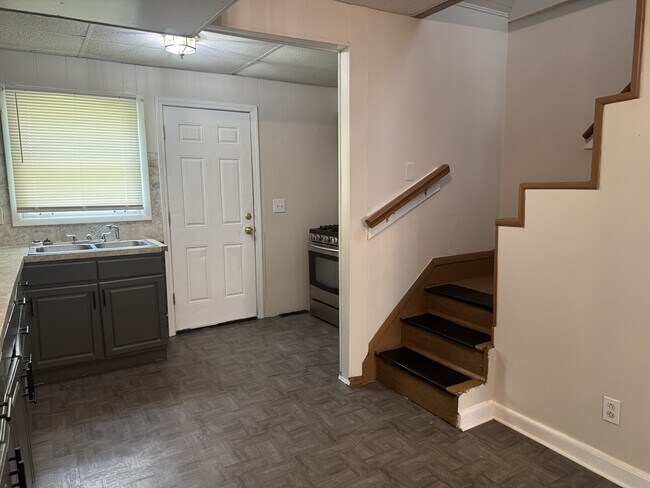 Building Photo - 844 Ardella Ave