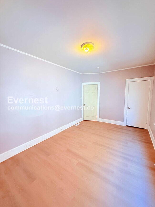 Building Photo - 2302 Hazelwood St