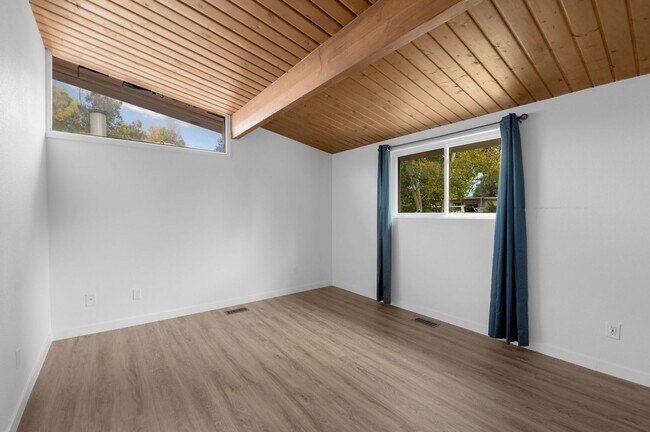 Building Photo - Adorable updated 2bdrm rancher