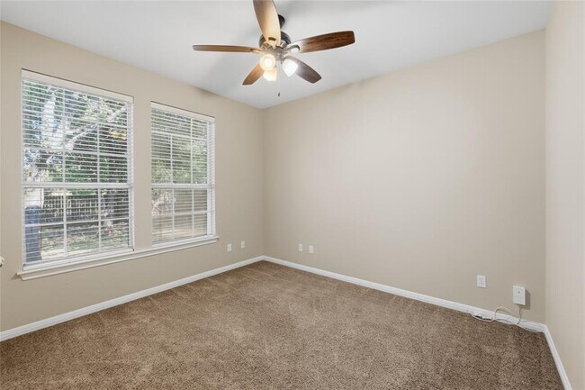 Building Photo - 15201 Calaveras Dr