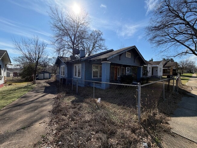 Building Photo - 2013 33rd Ave N