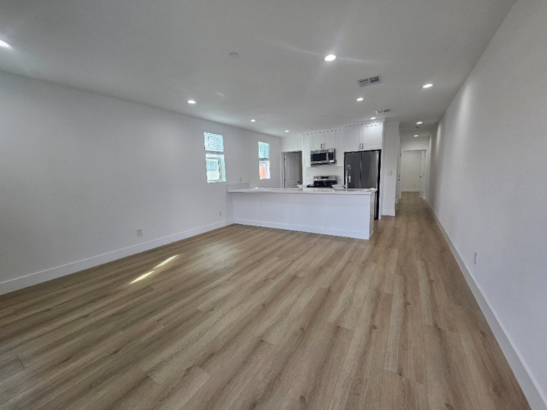 Building Photo - 1624 W 205th St