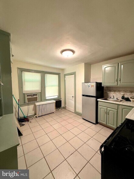 Building Photo - 5118 Oakland St