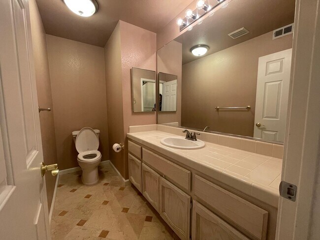 Building Photo - Broadstone neighborhood 4 bedroom home with pool!