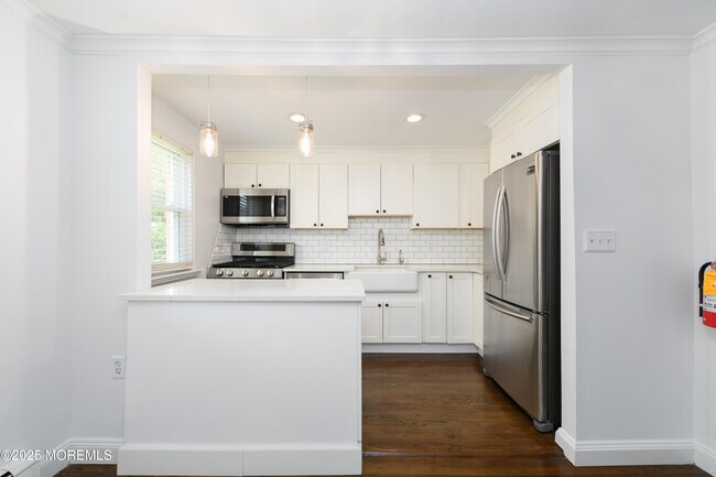 Building Photo - 158 Manor Dr
