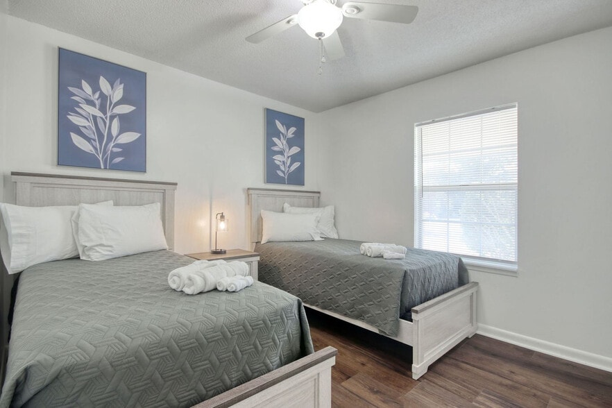 Building Photo - 104 Spanish Oak Dr