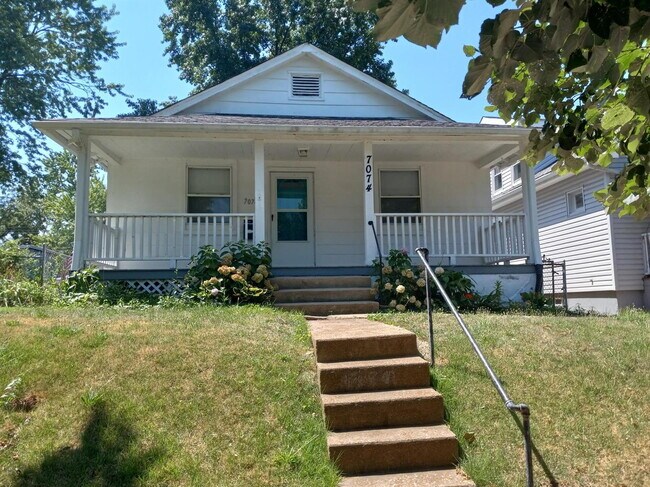 Building Photo - Charming & Updated Home Ready for Move-In