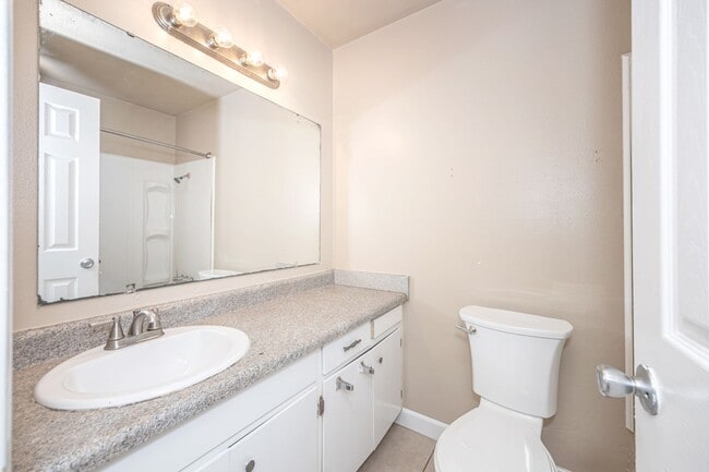 Building Photo - 3 Bedroom 1.5 Bath Home in Gautier!