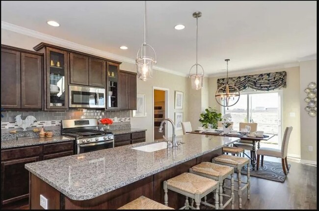 Building Photo - 899 Ventura Dr
