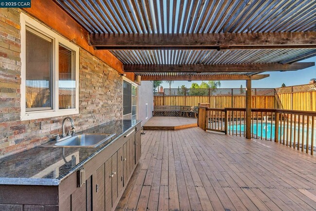 Building Photo - 648 Brookfield Dr