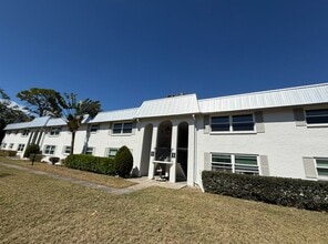 Building Photo - 5800 Hollywood Blvd