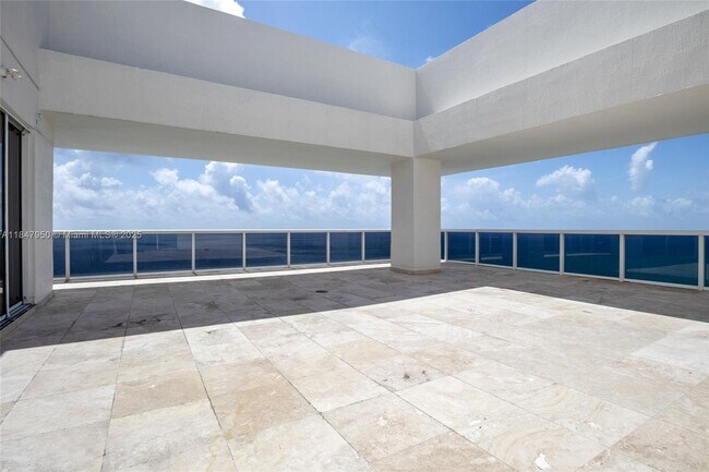 Building Photo - 1830 S Ocean Dr