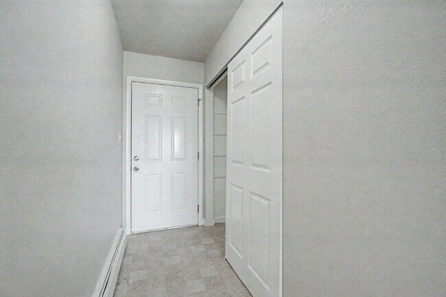 Building Photo - 1163 Cree Dr