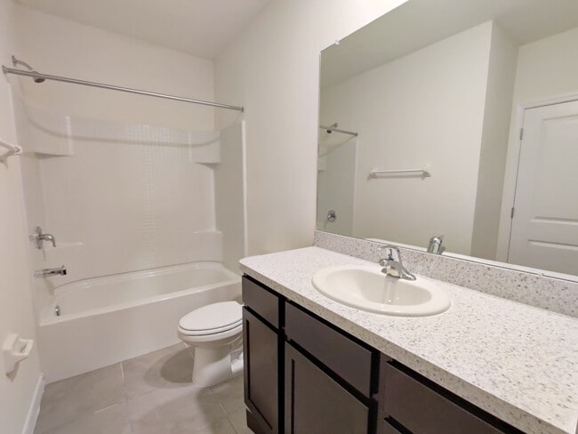 Building Photo - 423 Whispering Oaks Ct