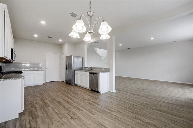Building Photo - 121 Nettletree Dr