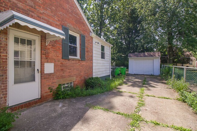 Building Photo - Fully Updated Home For Rent in Euclid