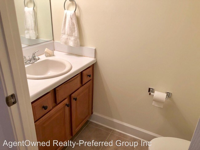 Building Photo - 3 br, 2.5 bath House - 2932 Sugarberry Ln