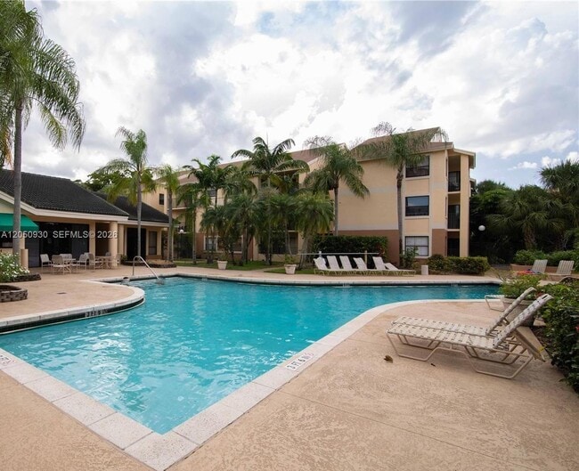 Building Photo - 9999 Summerbreeze Dr