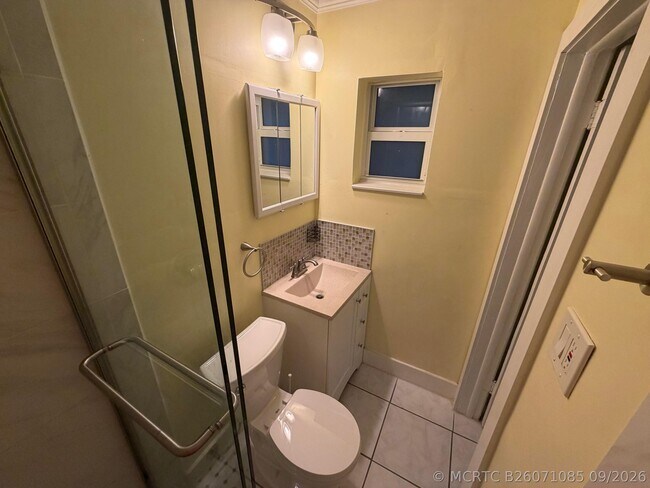 Building Photo - 4852 SW 44th Terrace