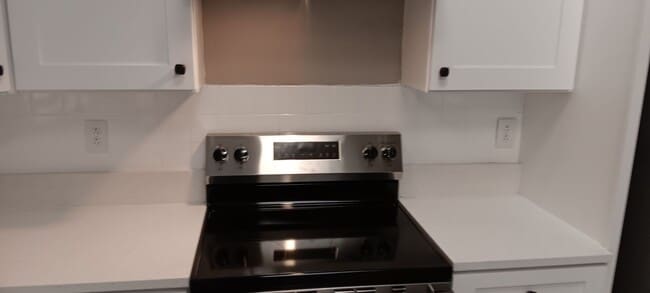Building Photo - Coming Soon – Beautifully Renovated 4-Bedroom Home in Blue Springs!