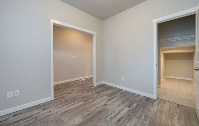 Building Photo - 4910 NE 65th Ct