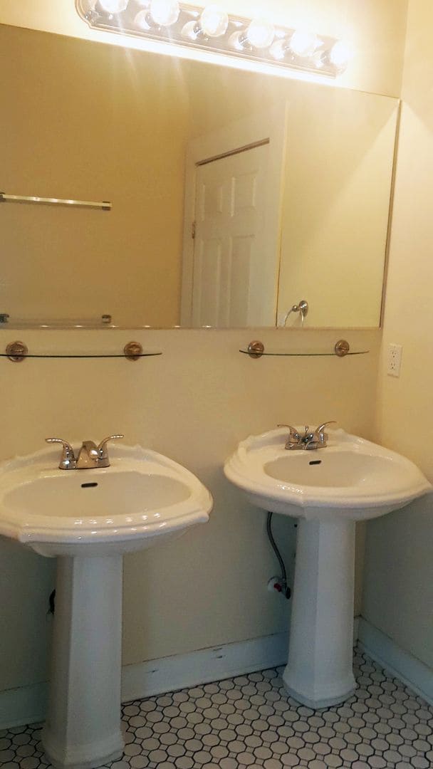 Building Photo - Vintage, Renovated SF House! High Ceilings, HW Floors, Covered Porch, Off-Street Parking!