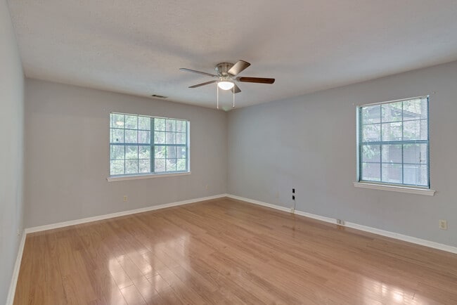 Building Photo - 130 Briarwood Ln