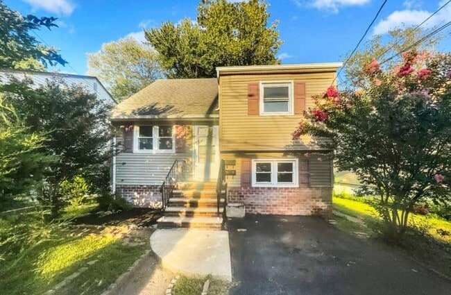 Primary Photo - 263 Everett Rd