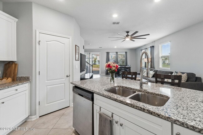 Building Photo - 49 Pasadena Dr