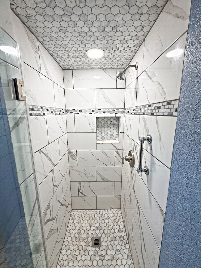 Building Photo - 4230 Havenview Dr