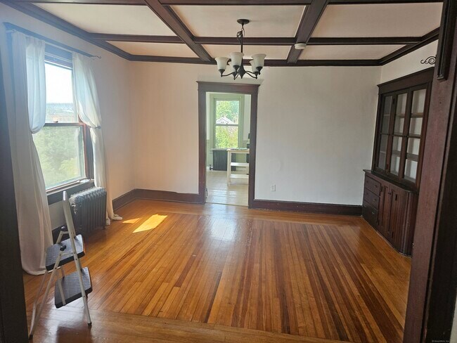 Building Photo - 32 Latham St