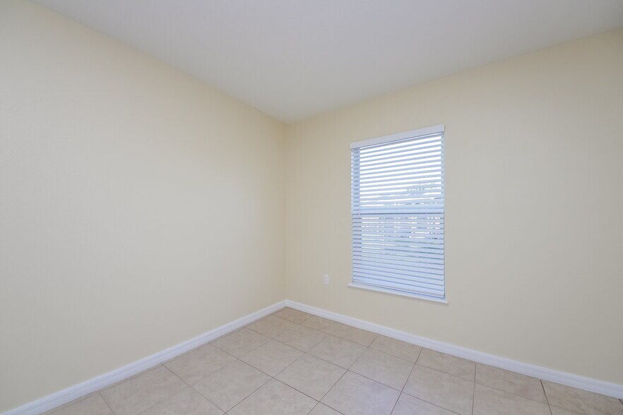 Building Photo - 905 Derbyshire Dr