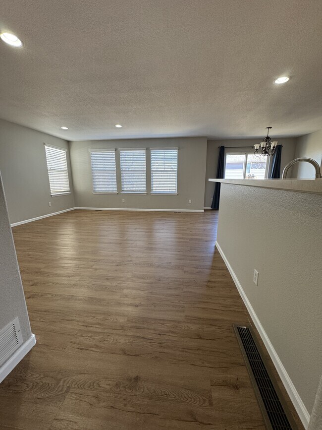 Building Photo - 1416 S Ensenada St