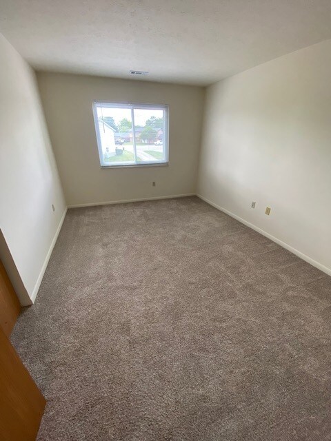 Building Photo - 819 Trustway Ct