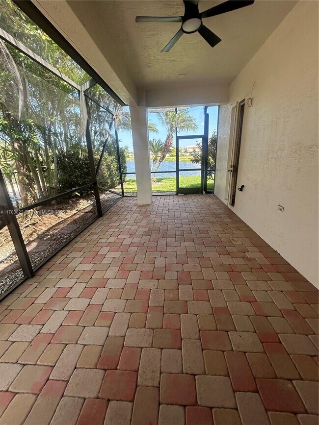 Building Photo - 240 Isle Verde Way