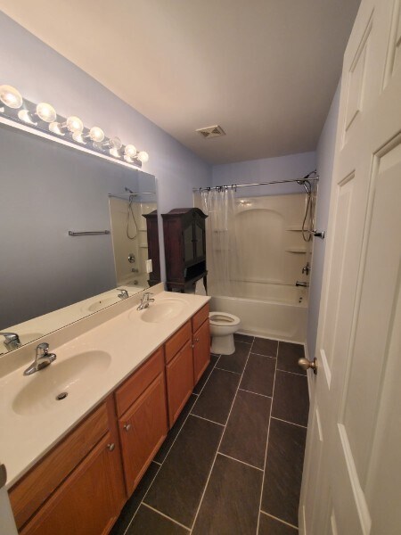 Master Bathroom - 7802 Averette Field Dr