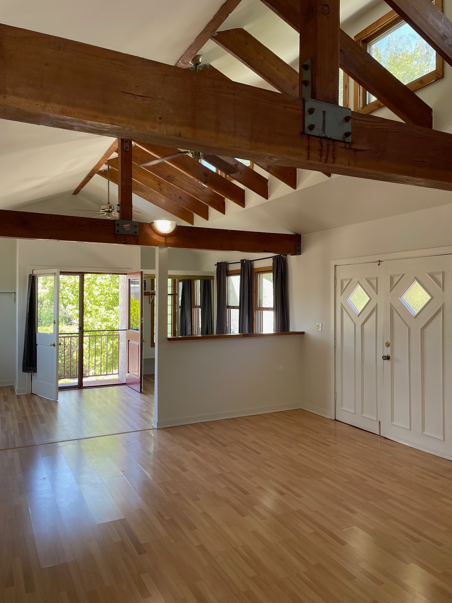 Main Room 2 - 5257 Sylmar Ave