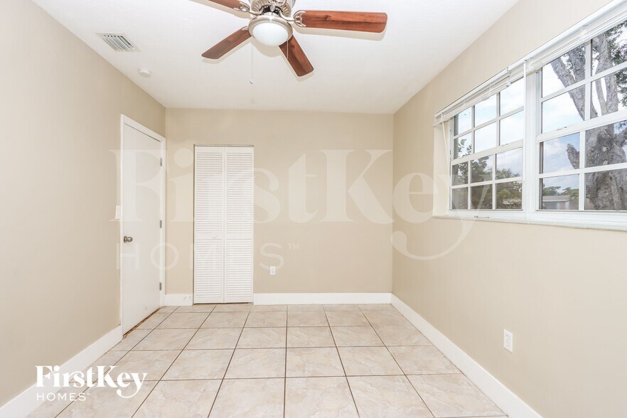 Building Photo - 1000 N 71st Ave