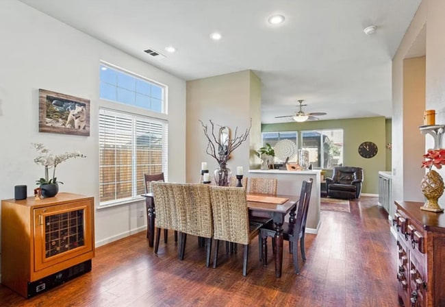 Building Photo - 2085 Pinehurst Ct