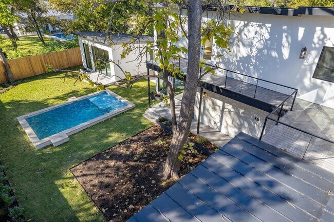 Building Photo - 5512 Shoalwood Ave