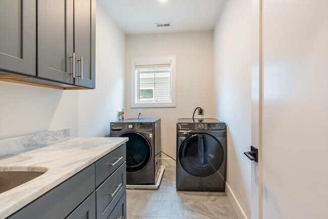 Building Photo - 19 Shute Path