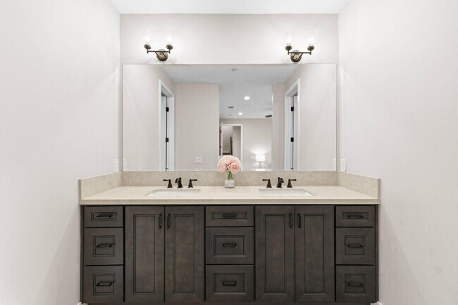 Building Photo - 5051 Savannah St